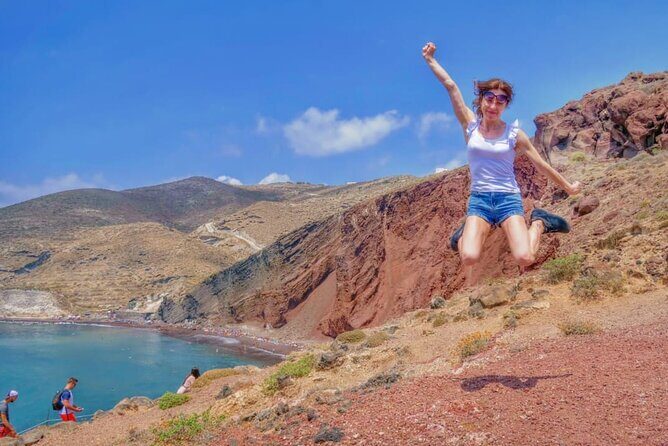 2-Day Santorini Bus Tour with Volcanic Cruise - Perissa black sand for a real beach pause