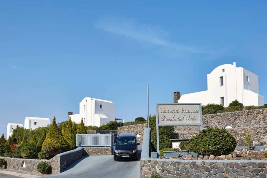 Akrotiri: 2-Hrs Aromatherapy Face & Body Ritual - The final layer: Dead Sea moisturizer for a long-lasting feel