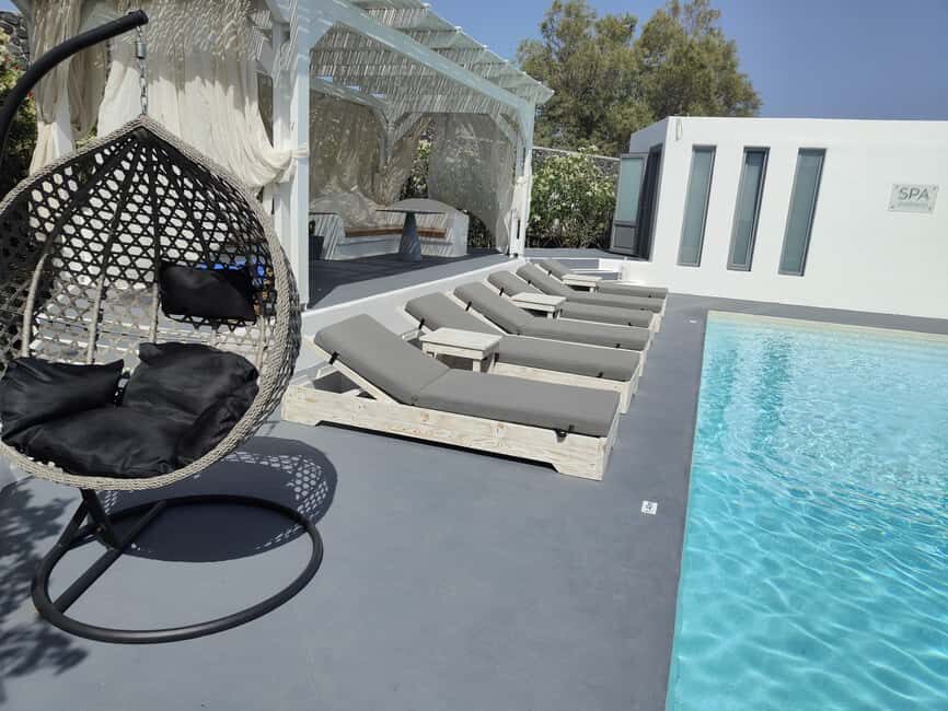 Akrotiri: Departure Day Spa Package Wine/Fruits/Pool Access - The couples’ aromatherapy massage: private suite, two therapists, 60 or 90 minutes