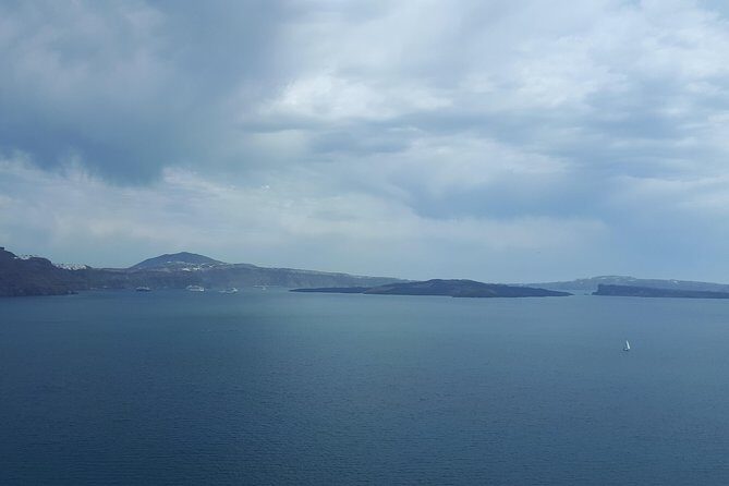 Amazing sightseeing in Santorini - Megalochori’s traditional village streets and architecture details