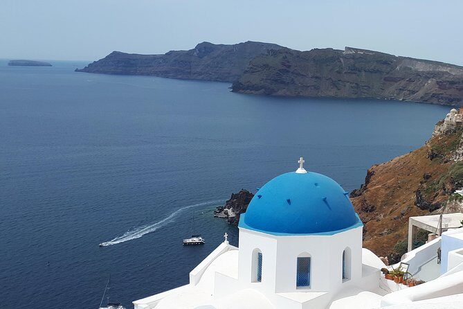 Amazing sightseeing in Santorini - Red Beach: volcanic color in one focused stop