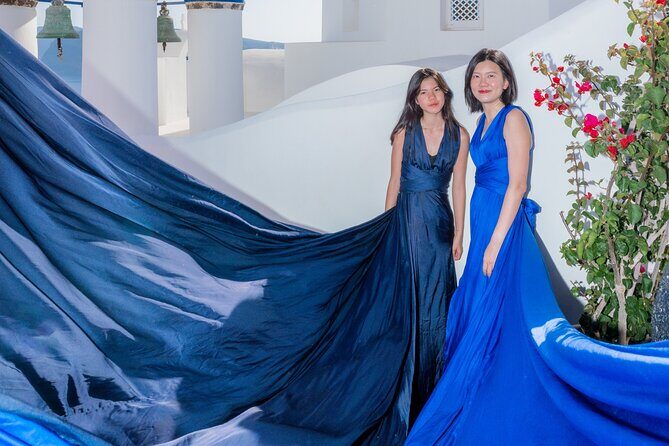 Flying Dress Experience -Private Santorini Photoshoot - Photographer Maria and why direction matters for flattering photos
