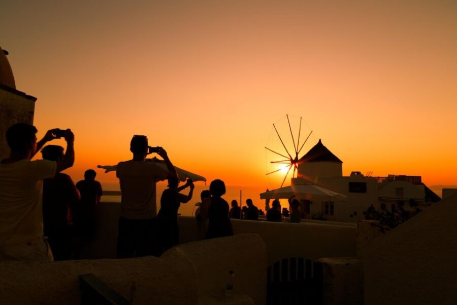 Oia Sunset Daily Tour - Oia sunset timing: why 4.5 hours matters