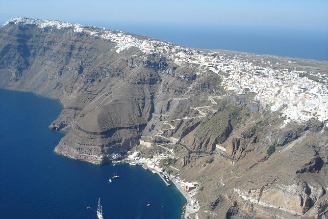 Private Helicopter Tour Santorini 20 minutes - up to 4 passengers - Helicopter Comfort 101 for Santorini Heights (and Quick Photo Planning)