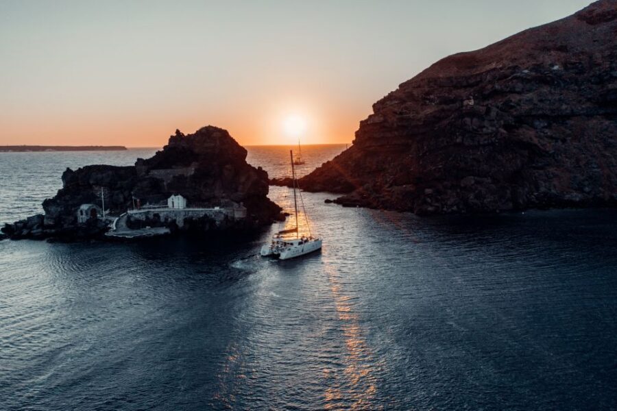 Santorini: Catamaran Caldera Cruise with Meal and Drinks - Food and Open Bar: Greek Appetizers, BBQ, Wine, Ouzo, and Dessert