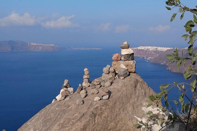 Santorini Classic Private Tour - Stop 1: Oia’s cliff road and the art of walking smart