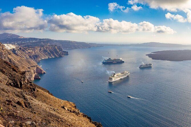 Santorini Full Day Catamaran Private Cruise incl. Meal, Drinks & Free Transport - First Leg: Vlihada Beach, then Red Beach for Volcanic Color