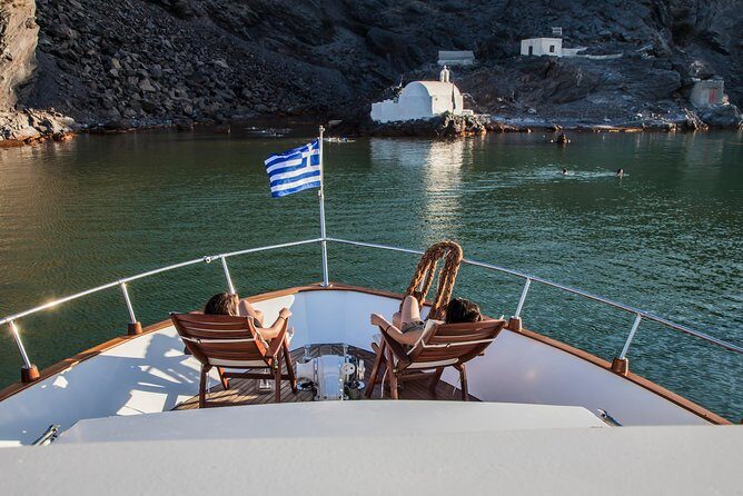 Santorini: Motor Yacht Private Cruise with 5-Course Meal - Why this Santorini yacht cruise feels like a shortcut to the good stuff