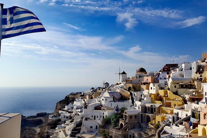 Santorini: Private Instagram Tour - Oia at the start: your cliffside photo payoff