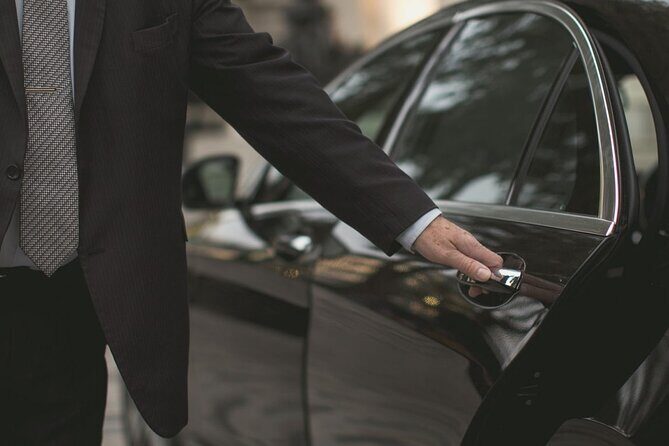 Santorini Private Transfer Service From or To Airport - The Pickup Ritual: Name Sign, Arrivals Hall, and Real-Time Flight Changes