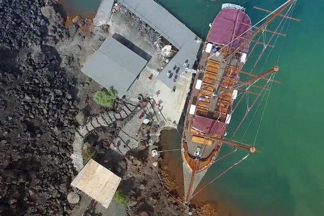 Santorini Volcano Tour - Step 1: The Boat Ride from Fira to Nea Kameni