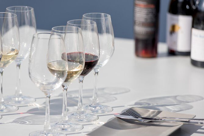 Small-Group Greek Food and Wine Tasting Tour in Santorini - Why this Santorini wine and meze combo works on a short stay