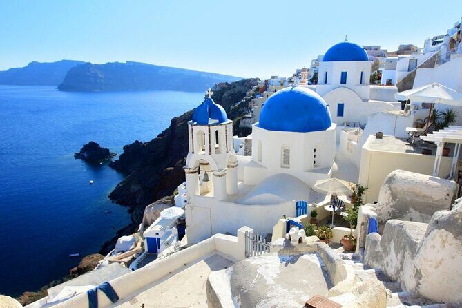 Tailormade Santorini island tour - Getting picked up and staying comfortable between sights